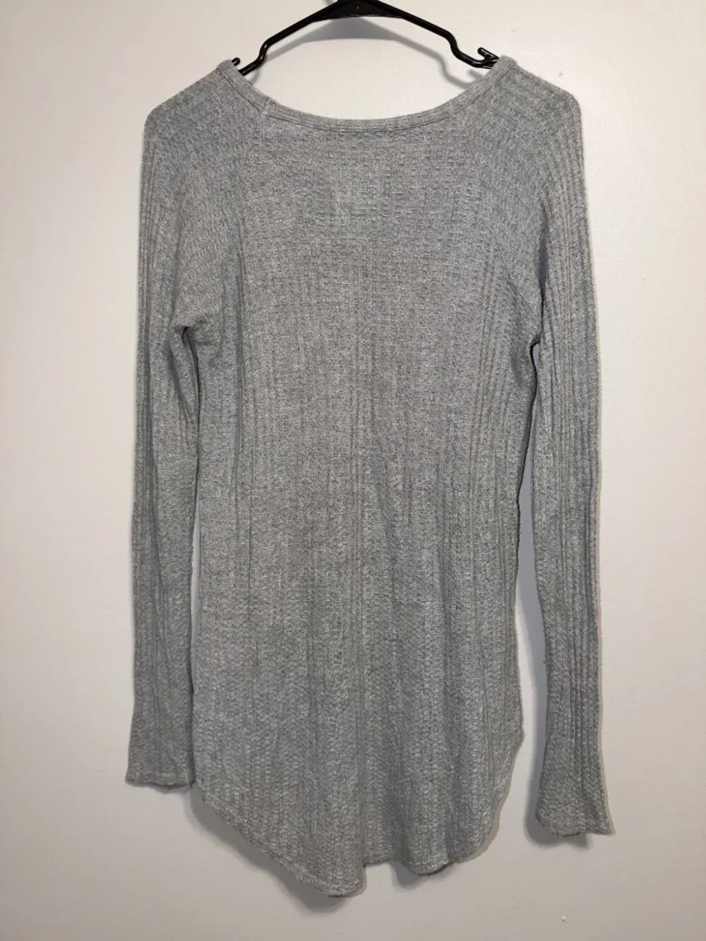 Chaser Gray Ribbed Long Sleeve Top Size S Scoop Neck Casual Basic Tee - Picture 7 of 7